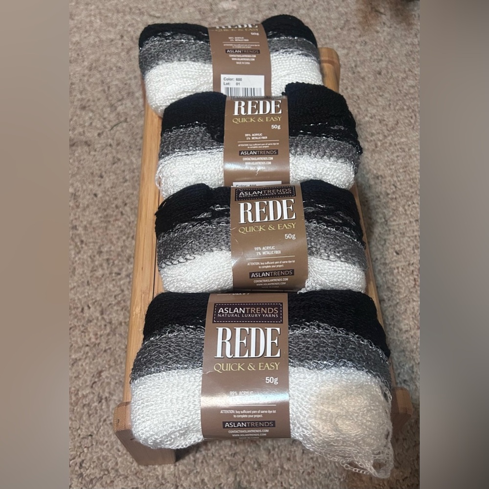 Lot Of Four REDE Aslan Trends specialty Yarn, skinny scarf